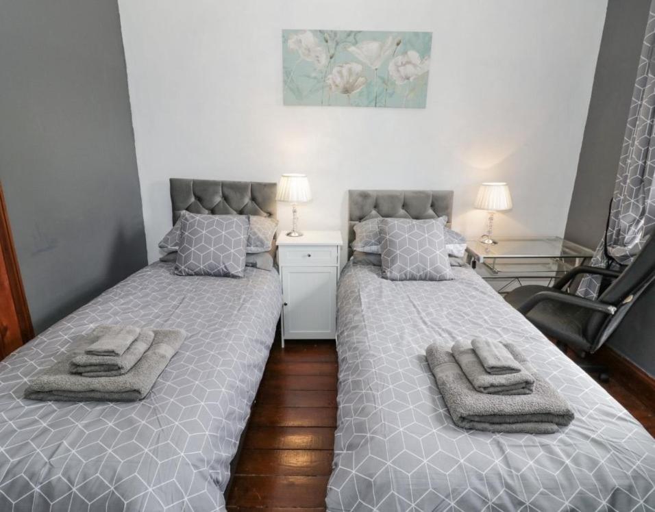 Lovely Comfortable 3 Bed Home, Worcester Bagian luar foto